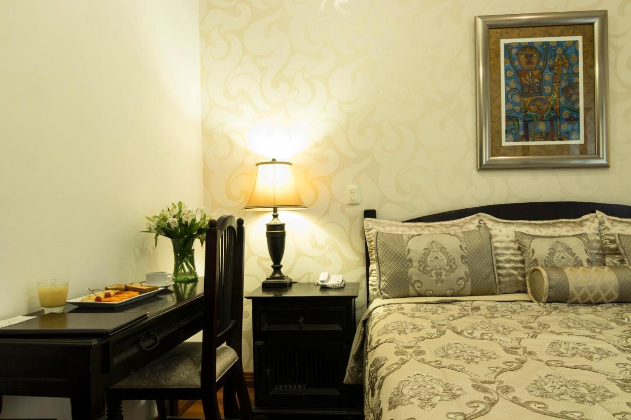 Zimmer mit Kingsize-Bett